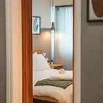 Designer 2-bedroom 150m From Mackenzie