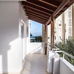 Designer 2-bedroom 150m From Mackenzie *