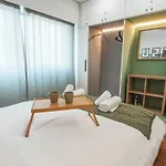 Designer 2-bedroom 150m From Mackenzie