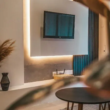 아파트 Designer 2-bedroom 150m From Mackenzie 라르나카